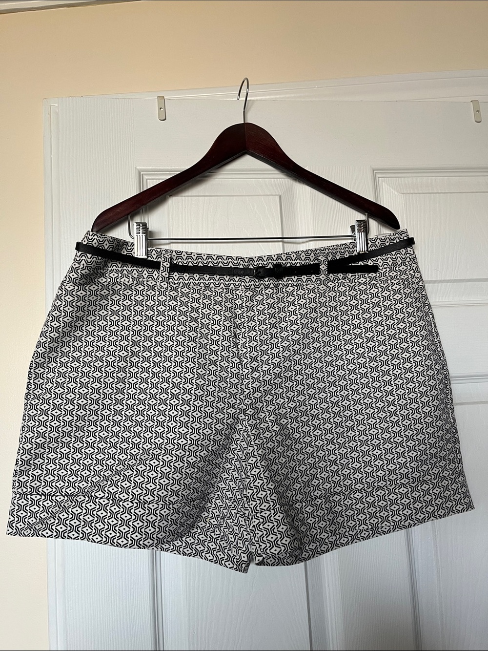 NWOT CATHERINE MALANDRINO | Belted Black & White Patterned Shorts Sz US 16